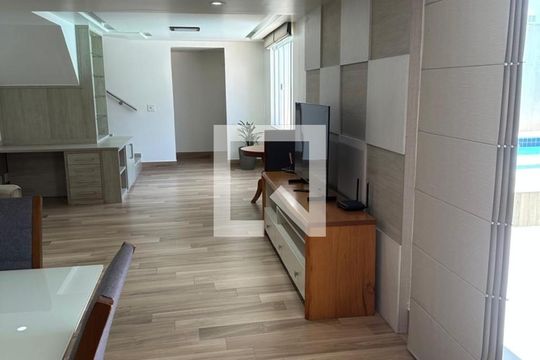 Casa para alugar com 3 quartos, 525m² em Portinho, Cabo Frio