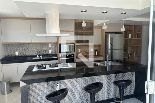 Casa para alugar com 3 quartos, 525m² em Portinho, Cabo Frio
