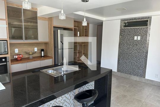 Casa para alugar com 3 quartos, 525m² em Portinho, Cabo Frio