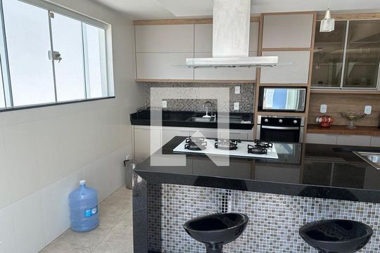 Casa para alugar com 3 quartos, 525m² em Portinho, Cabo Frio