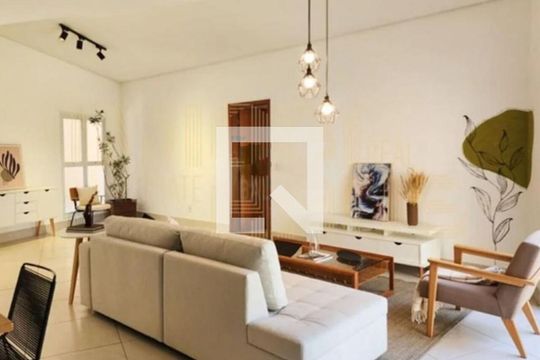 Casa à venda com 3 quartos, 180m² em Parque do Castelo, São Paulo