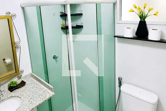 Banheiro de apartamento para alugar com 2 quartos, 55m² em São Marcos, Salvador