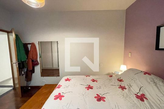 Quarto 1 de casa para alugar com 4 quartos, 220m² em Vila Pirajussara, São Paulo