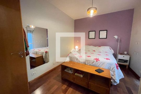 Quarto 1 de casa para alugar com 4 quartos, 220m² em Vila Pirajussara, São Paulo