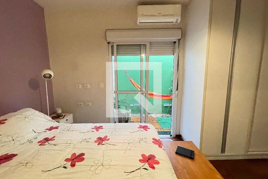 Quarto 1 de casa para alugar com 4 quartos, 220m² em Vila Pirajussara, São Paulo