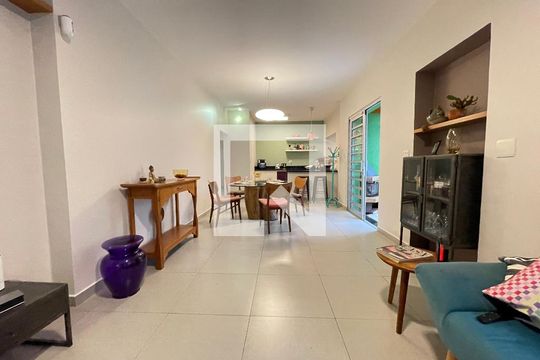 Sala de casa para alugar com 4 quartos, 220m² em Vila Pirajussara, São Paulo