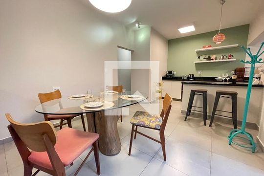 Sala de casa para alugar com 4 quartos, 220m² em Vila Pirajussara, São Paulo