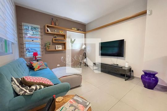 Sala de casa para alugar com 4 quartos, 220m² em Vila Pirajussara, São Paulo