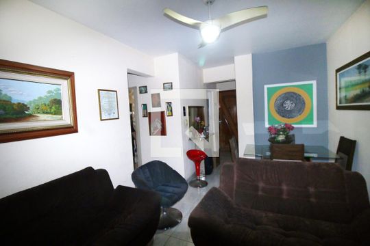 Sala de apartamento à venda com 2 quartos, 56m² em Olaria, Rio de Janeiro