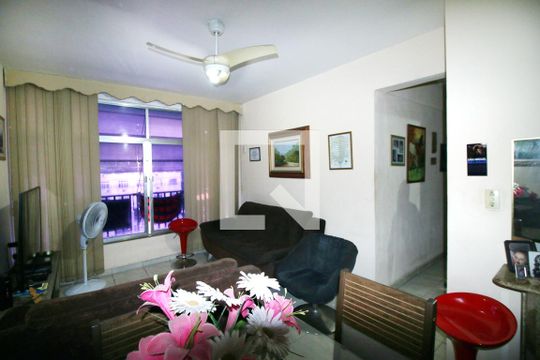 Sala de apartamento à venda com 2 quartos, 56m² em Olaria, Rio de Janeiro