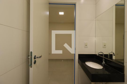 Banheiro de apartamento para alugar com 1 quarto, 26m² em Vila América, Santo André