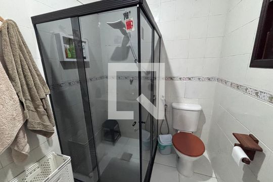 Banheiro de casa de condomínio à venda com 6 quartos, 600m² em Vargem Pequena, Rio de Janeiro