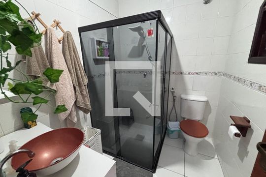 Banheiro de casa de condomínio à venda com 6 quartos, 600m² em Vargem Pequena, Rio de Janeiro