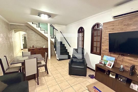 Casa para alugar com 3 quartos, 280m² em Jardim Valeria, Guarulhos
