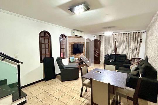 Casa para alugar com 3 quartos, 280m² em Jardim Valeria, Guarulhos