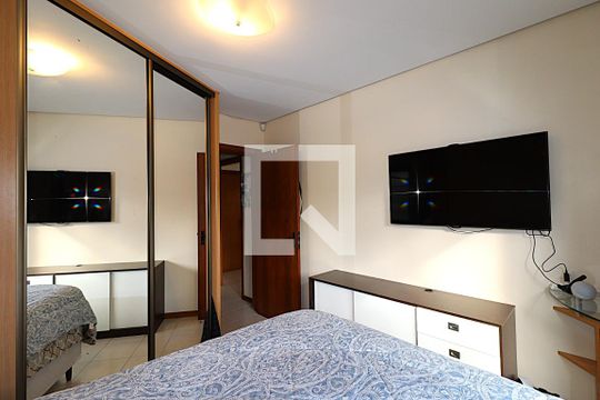Quarto de apartamento à venda com 1 quarto, 48m² em São João, Porto Alegre