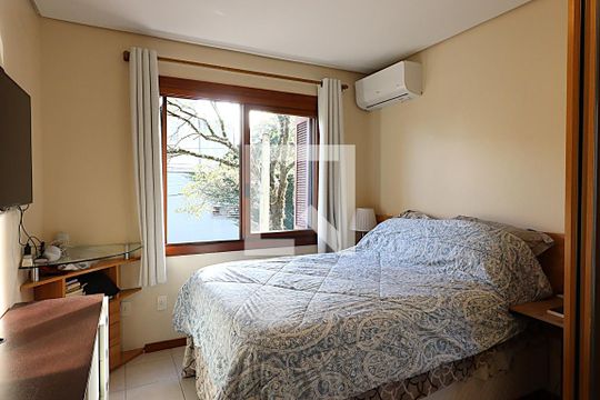 Quarto de apartamento à venda com 1 quarto, 48m² em São João, Porto Alegre