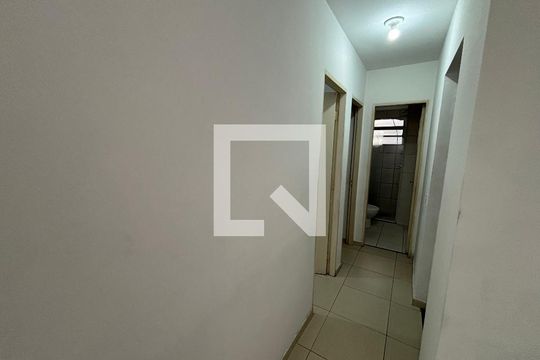 Corredor de apartamento para alugar com 2 quartos, 45m² em Jardim Sao Miguel, Ferraz de Vasconcelos
