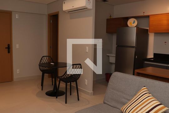 Sala e Cozinha de apartamento para alugar com 1 quarto, 49m² em Setor Bueno, Goiânia