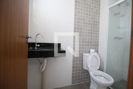 Banheiro da Suíte 1 de apartamento para alugar com 2 quartos, 60m² em Jardim Itu, Porto Alegre