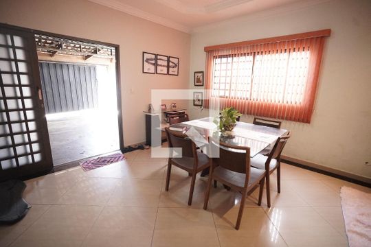 Casa à venda com 3 quartos, 300m² em Residenical Barrrovento , Goiânia