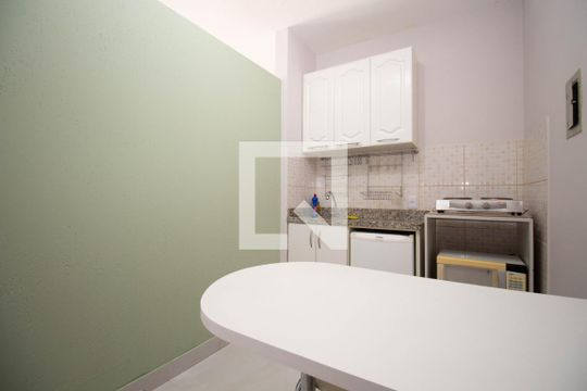 Cozinha de kitnet/studio para alugar com 1 quarto, 38m² em Stn, Brasília