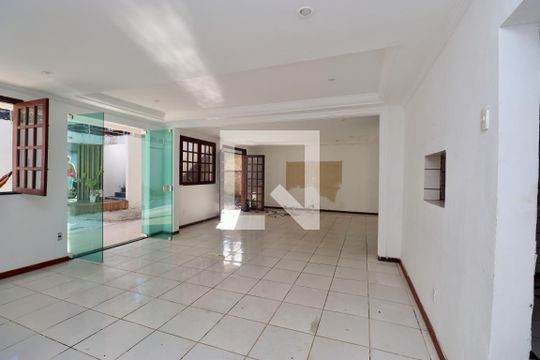 Casa para alugar com 5 quartos, 350m² em Itapuã, Salvador