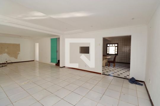 Sala  de casa para alugar com 5 quartos, 350m² em Itapuã, Salvador