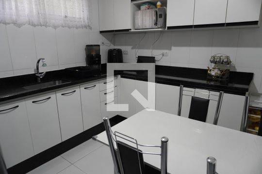 Casa à venda com 2 quartos, 136m² em Vila Brasil, São Paulo