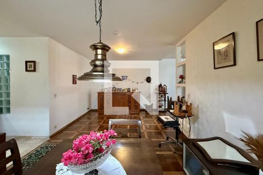 Sala  de casa à venda com 4 quartos, 267m² em Jardim das Acacias, São Paulo