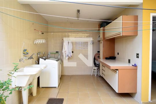 Área de Serviço de casa à venda com 4 quartos, 351m² em Sumaré, São Paulo