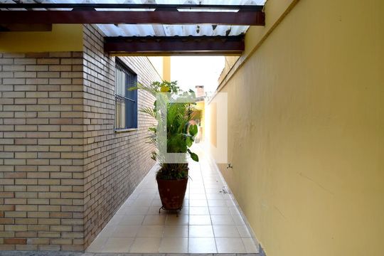 Lateral de casa à venda com 4 quartos, 351m² em Sumaré, São Paulo