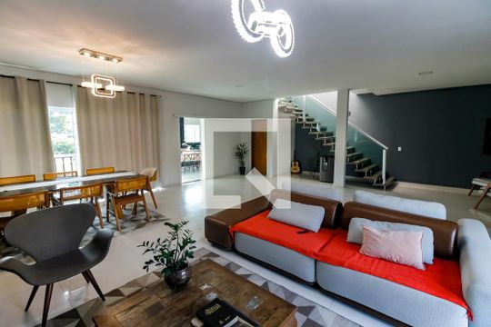 Casa de Condomínio à venda com 3 quartos, 250m² em Jardim Mirna, Taboão da Serra