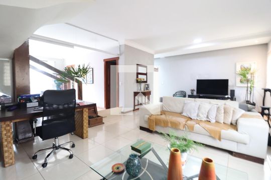 Sala de casa para alugar com 3 quartos, 650m² em Jardim Karaíba, Uberlândia