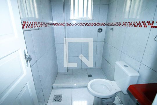 Banheiro de apartamento para alugar com 1 quarto, 45m² em Vigário Geral, Rio de Janeiro