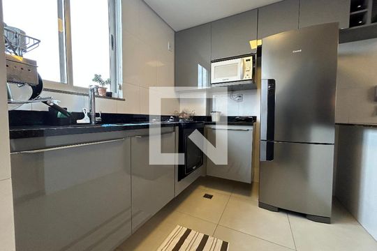 Sala/cozinha de apartamento para alugar com 3 quartos, 150m² em Serrano, Belo Horizonte