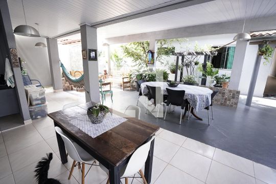 Casa à venda com 4 quartos, 200m² em Bairro Santa Rita, Goiânia