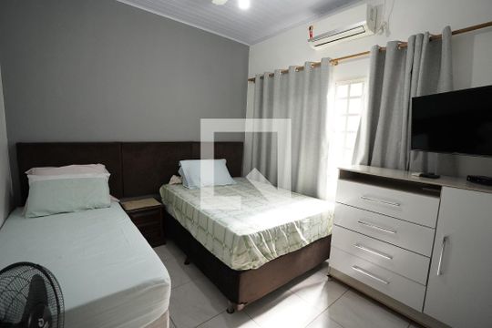 Casa à venda com 4 quartos, 200m² em Bairro Santa Rita, Goiânia