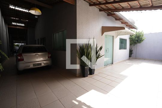 Casa à venda com 4 quartos, 200m² em Bairro Santa Rita, Goiânia