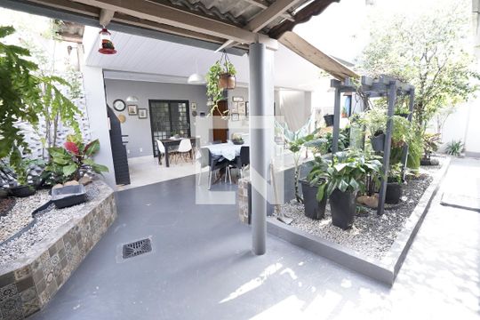Casa à venda com 4 quartos, 200m² em Bairro Santa Rita, Goiânia
