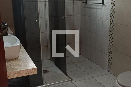 Banheiro de casa à venda com 4 quartos, 400m² em Jardim Anhembi, Barueri