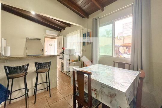 Sala  de apartamento para alugar com 1 quarto, 40m² em Daniela, Florianópolis