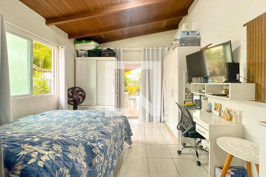 Quarto de apartamento para alugar com 1 quarto, 40m² em Daniela, Florianópolis