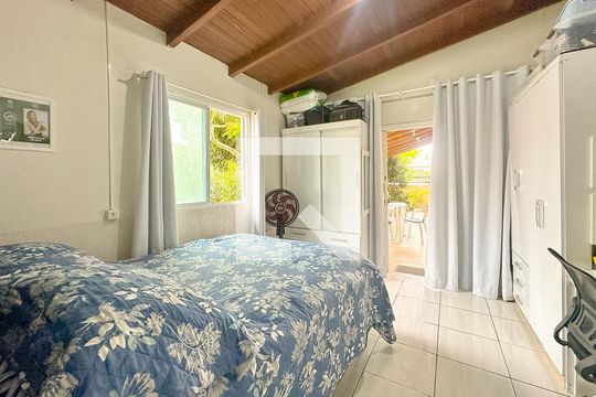Quarto de apartamento para alugar com 1 quarto, 40m² em Daniela, Florianópolis