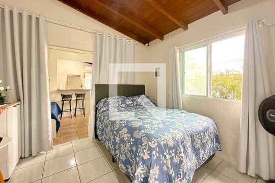 Quarto de apartamento para alugar com 1 quarto, 40m² em Daniela, Florianópolis