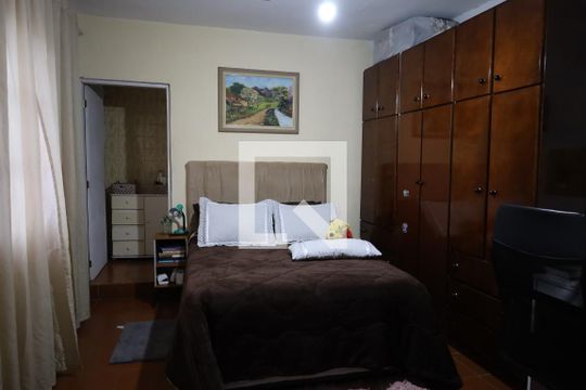 Suíte de casa à venda com 4 quartos, 268m² em Jardim Ana Lucia, São Paulo