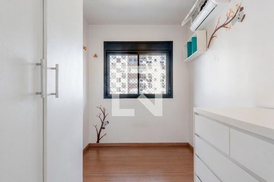Quarto de apartamento à venda com 2 quartos, 58m² em Jardim do Salso, Porto Alegre