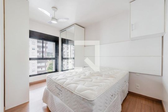 Suíte de apartamento à venda com 2 quartos, 58m² em Jardim do Salso, Porto Alegre