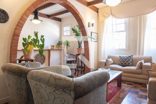 Sala de casa para alugar com 2 quartos, 110m² em Higienópolis, Porto Alegre