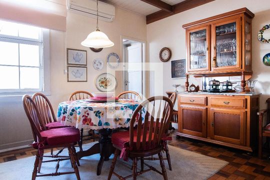 Sala de casa para alugar com 2 quartos, 110m² em Higienópolis, Porto Alegre